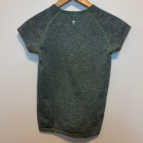 IVIVVA | Short Sleeve Tee | Size 14 - Picture 3 of 4